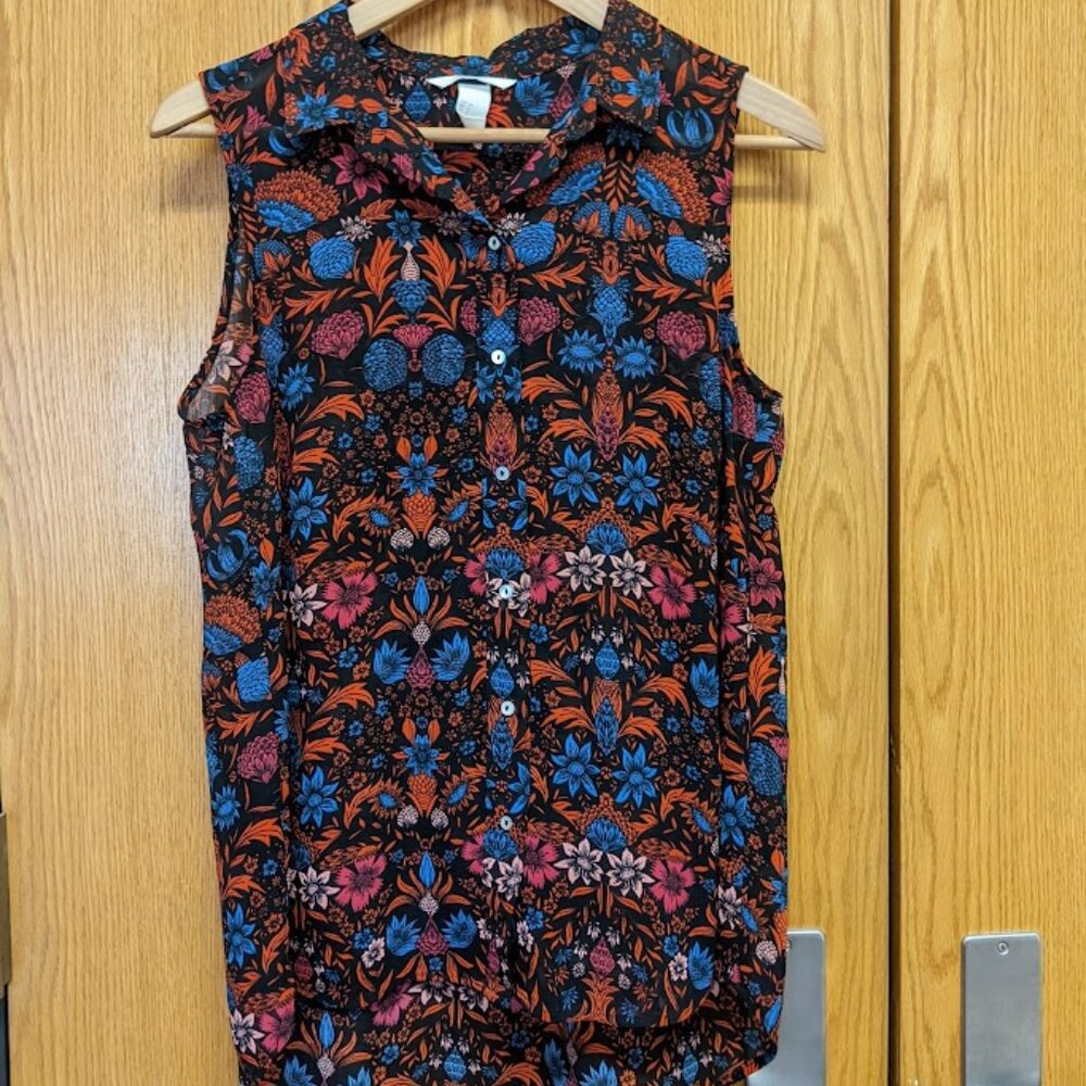 H&M Sleeveless Button Up Blouse
